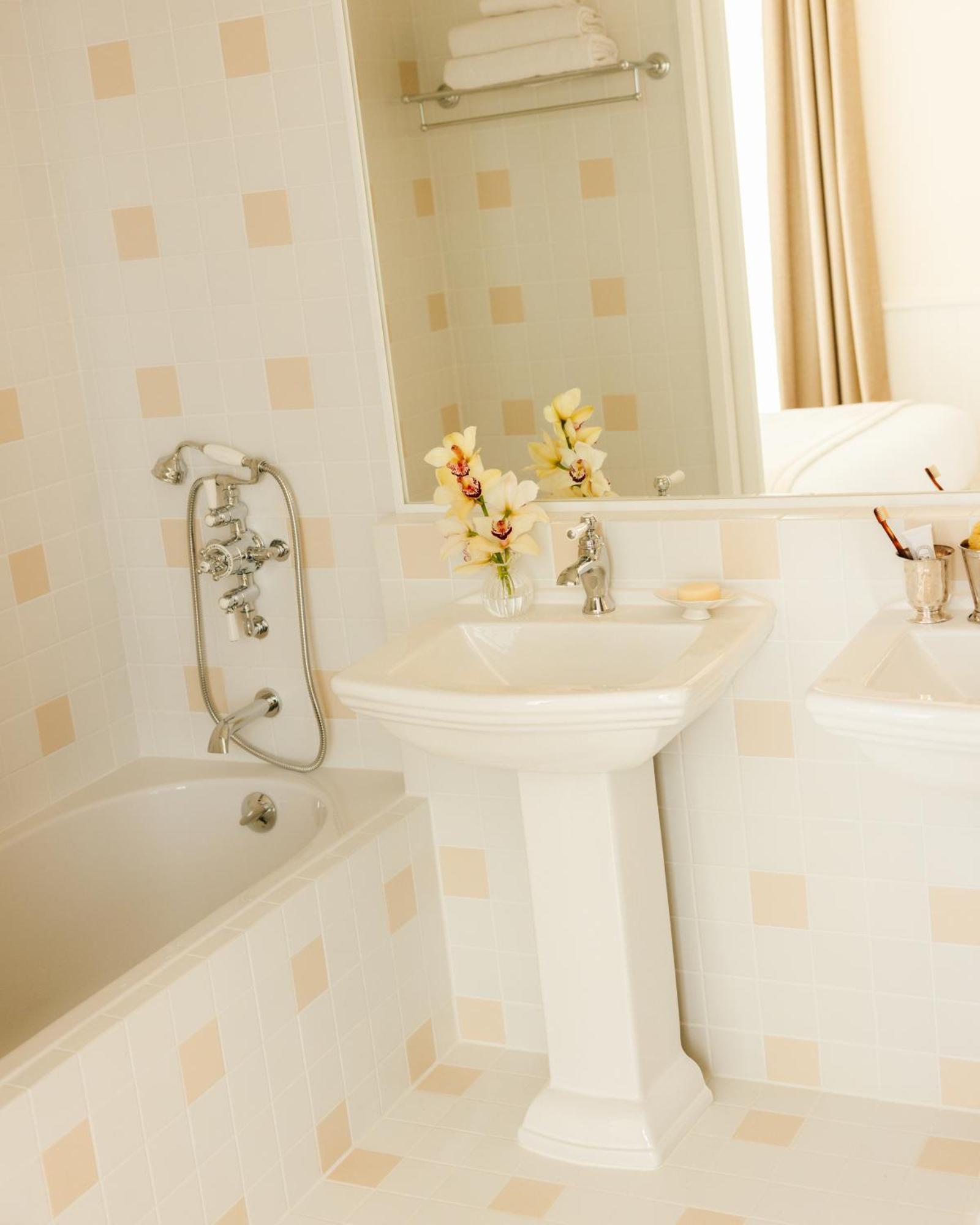 Lilou Hotel Hyères Екстериор снимка