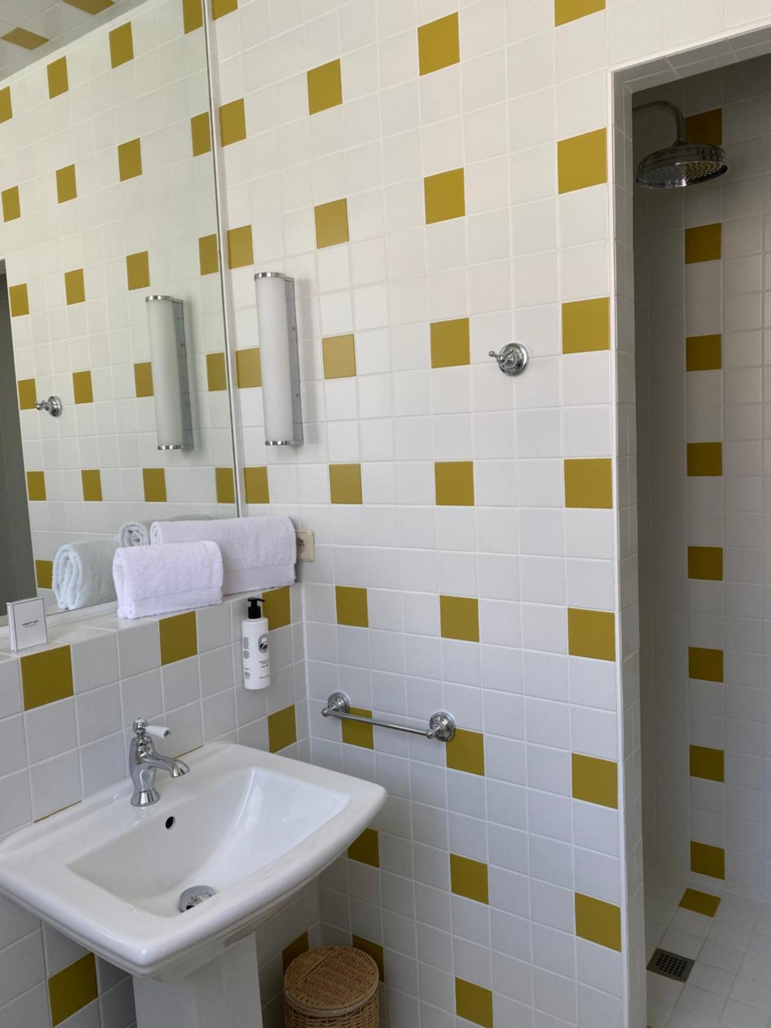 Lilou Hotel Hyères Екстериор снимка