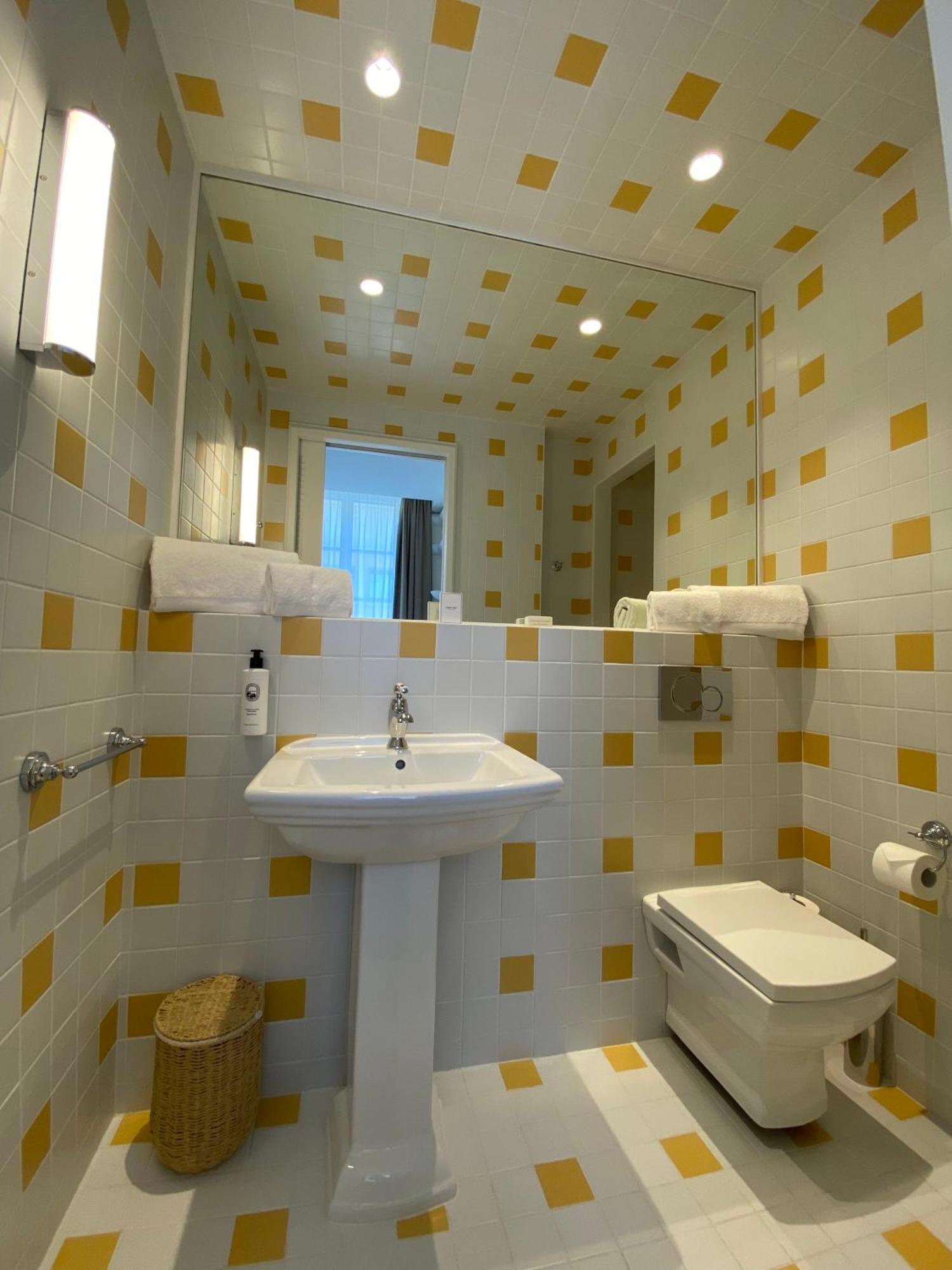 Lilou Hotel Hyères Екстериор снимка